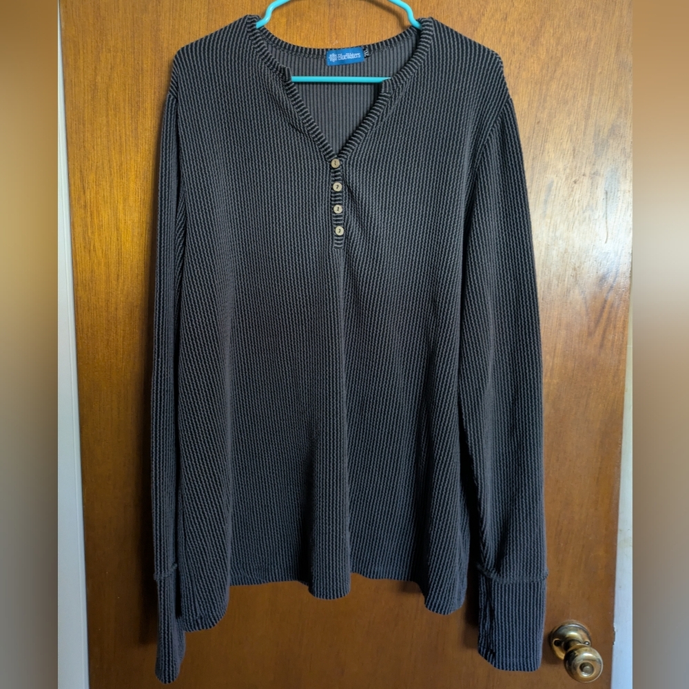 Blue Waters Women's Black And Brown V-Neck Sweater